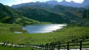 El Santuario de Covadonga, un paraje natural y turístico de Asturias