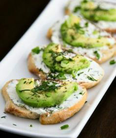 canapes aguacate y queso