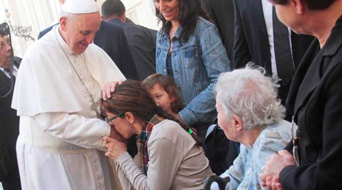 El Papa Francisco invita a los médicos a ser como el buen samaritano